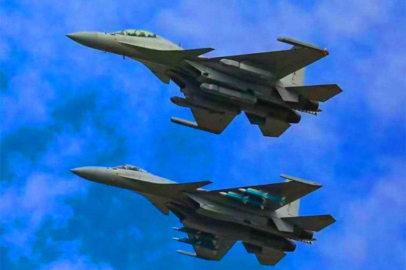 China’s J-15T and J-15D Debut Jointly at Zhuhai 2024
