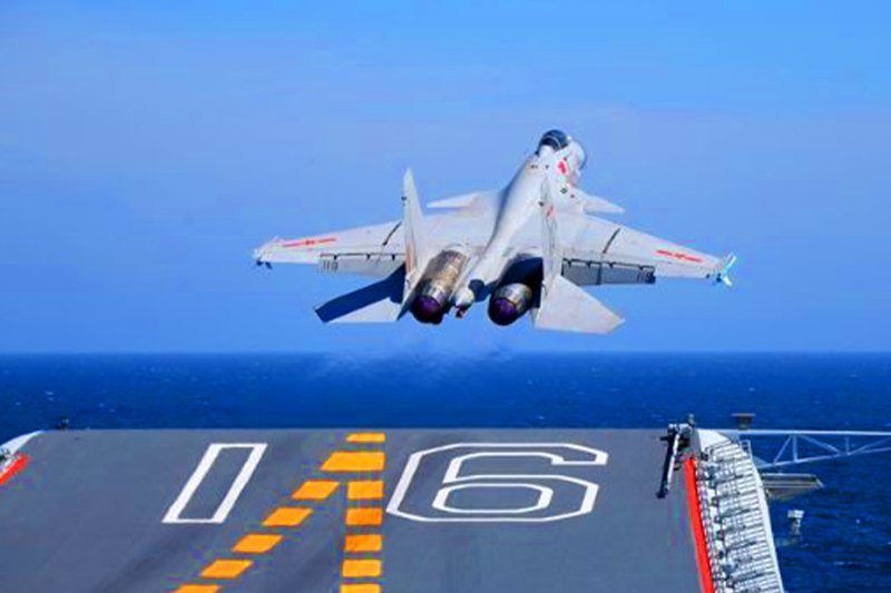 Chinese Navy J-15 Crashes During Training in Hainan Province