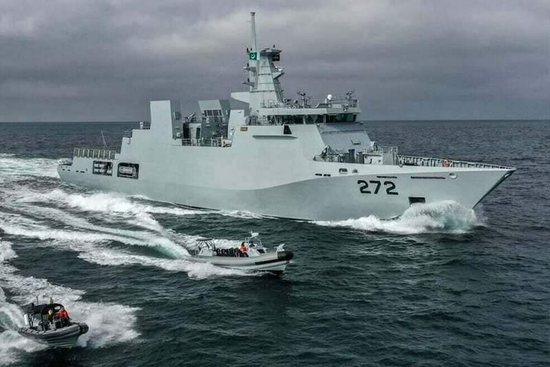 Pakistan Navy repels Indian Aircraft Carrier In Arabian Sea